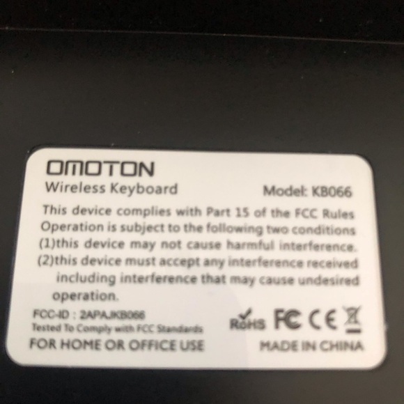 Small wireless keyboard for ipad, tablet, iphone, - Picture 3 of 3